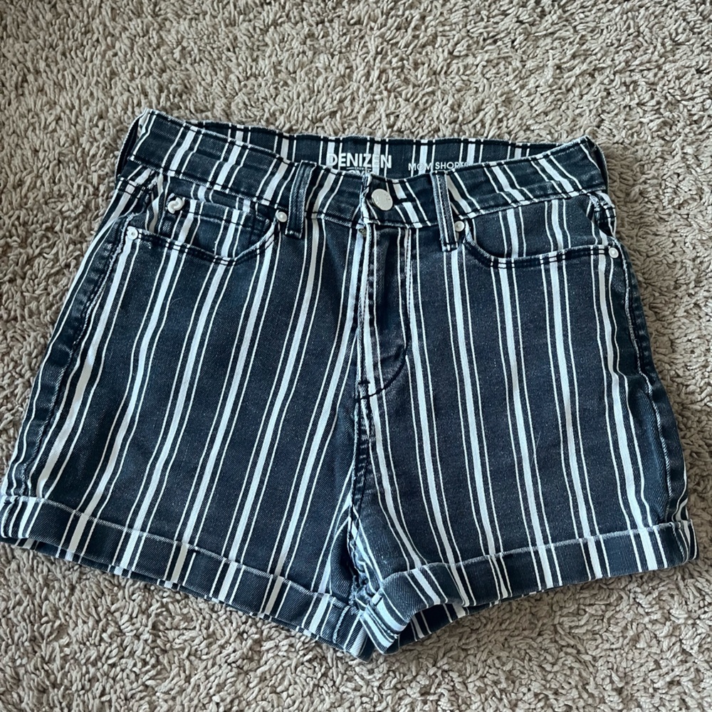 Levi’s black and white stripped mom shorts